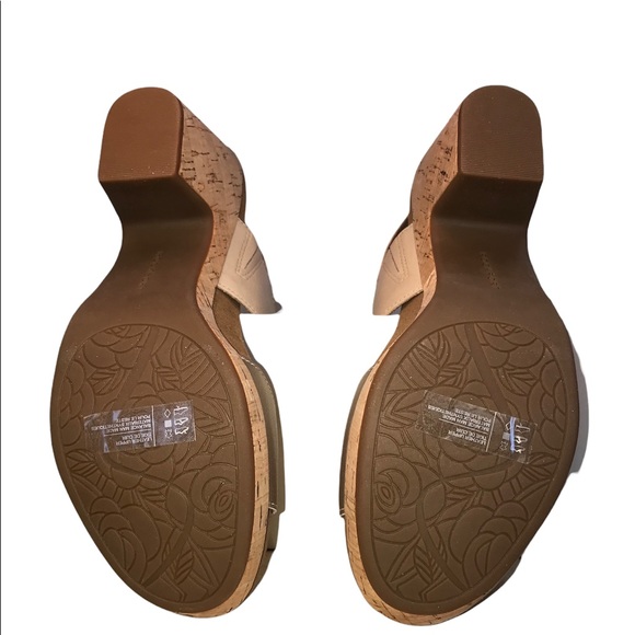 * SOLD * Rockport Nude and Silver Two-band Vivianne Leather Sandal - Size 9.5 - Picture 9 of 11